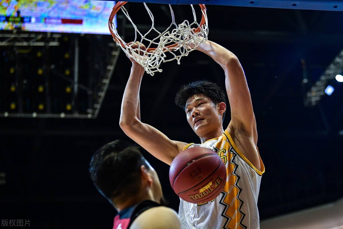 开云体育下载官网-篮板争夺：北京队抢到49篮板，攻守兼备！