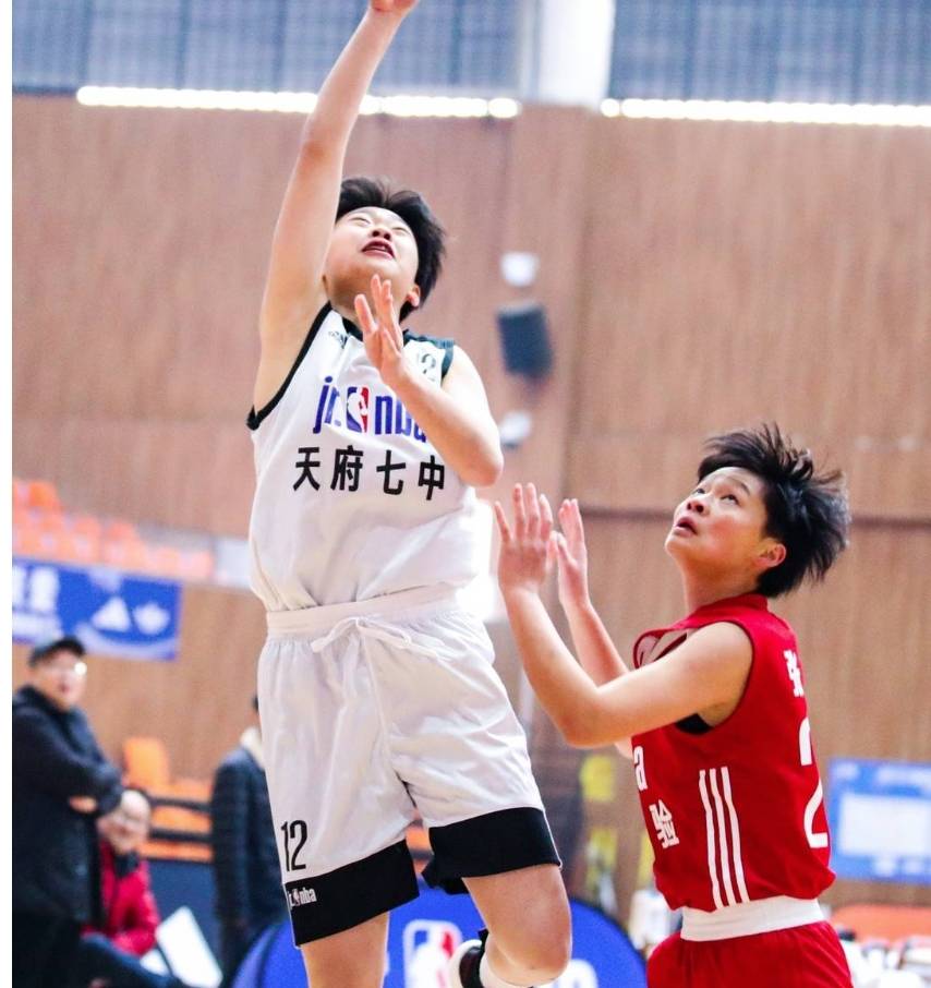 开云娱乐-包含城市篮球新星争霸赛，青春的火花在场上绽放的词条