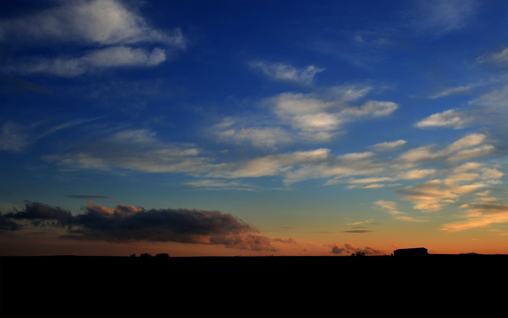 开云APP-火爆场面中球队实力尽显，角逐激烈异常